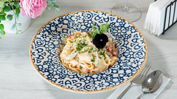 Tagliatele cu creveți dovlecei și roșii cherry